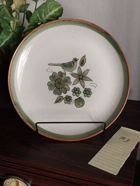 El Palomar Green and White Decorative Plate with Bird and Floral Design Plate 3